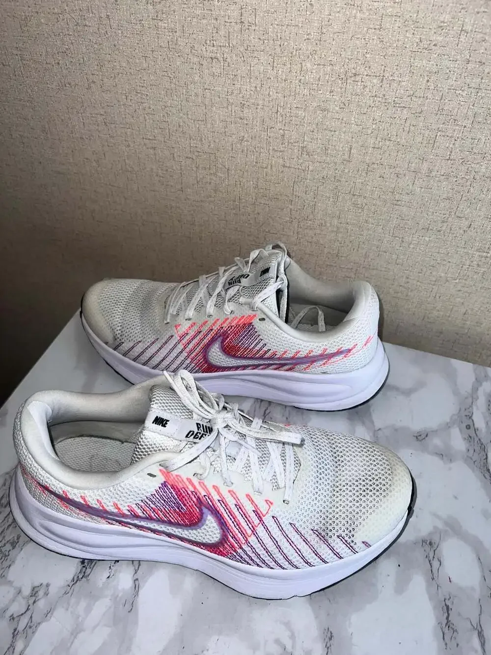 Nike Run Defy Women's Road Running Shoes White Elemental Pink Silt Red Black Siz
